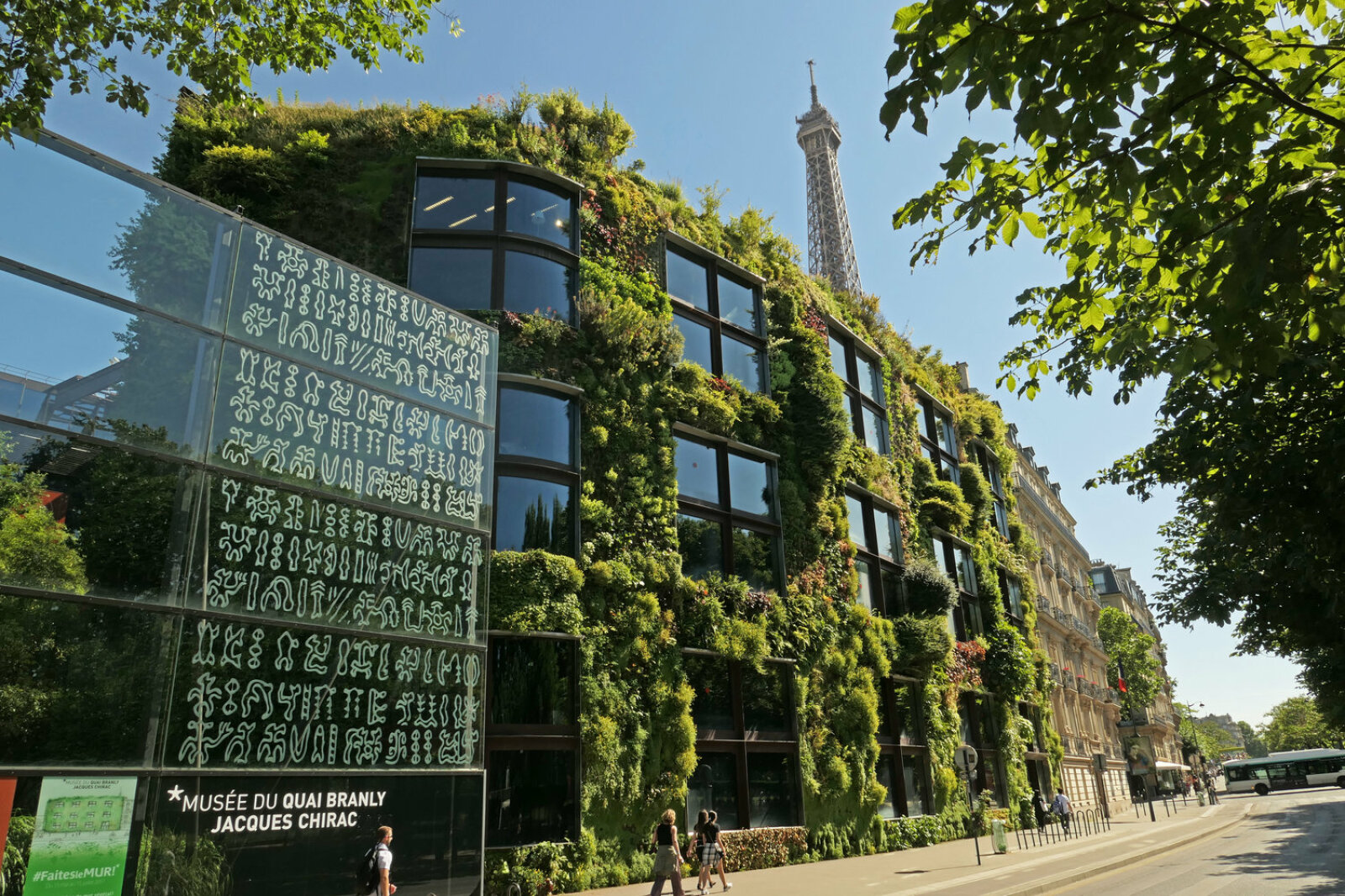 quaibranlyjacqueschiracmuseumverticalgarden13yearsafteritscreationjune2017-1600x0